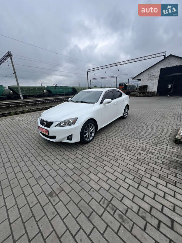 Седан Lexus IS 2012 в Дубно