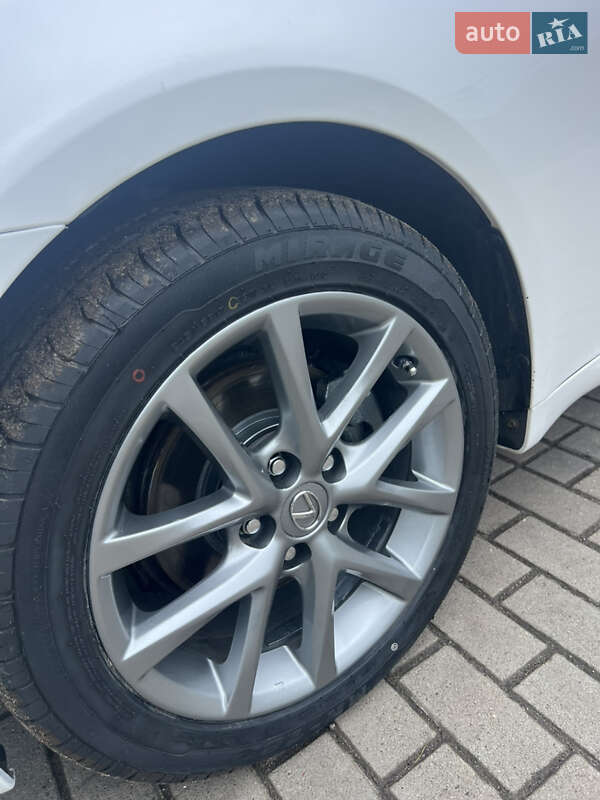 Седан Lexus IS 2012 в Дубно
