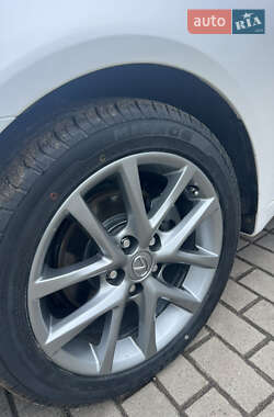 Седан Lexus IS 2012 в 
