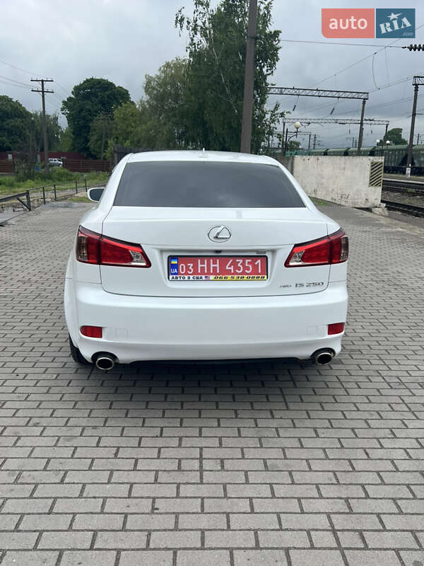 Седан Lexus IS 2012 в Дубно