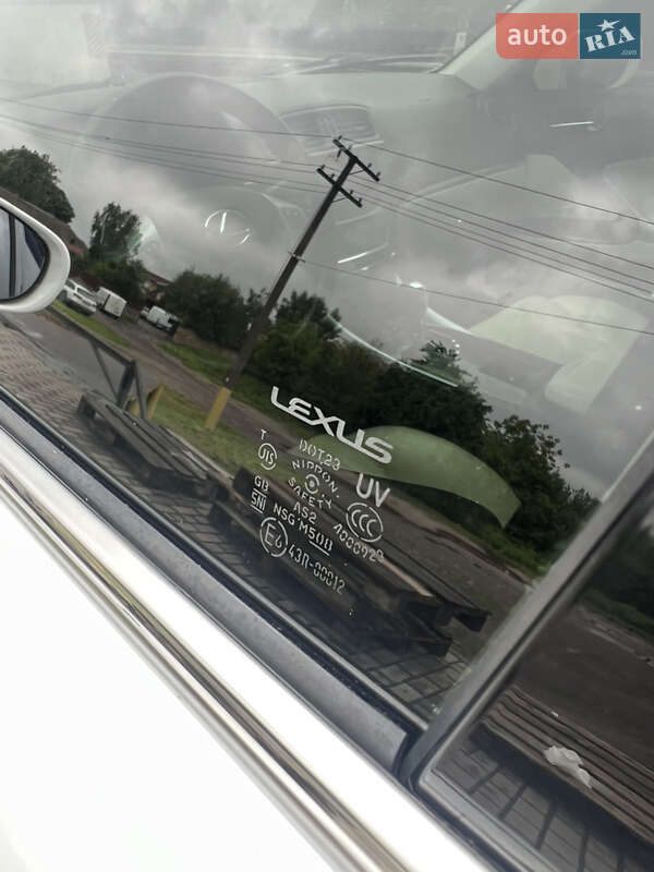 Седан Lexus IS 2012 в Дубно