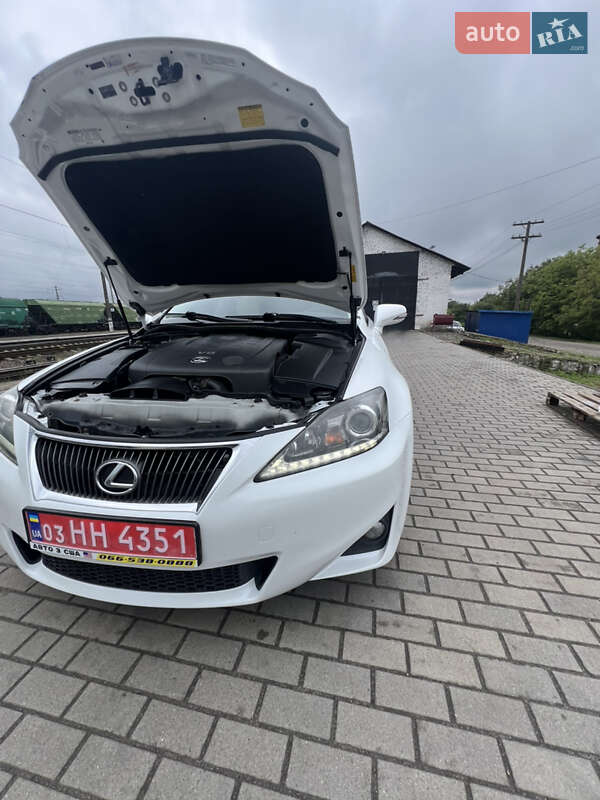 Седан Lexus IS 2012 в Дубно