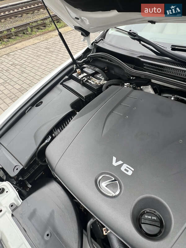 Седан Lexus IS 2012 в Дубно