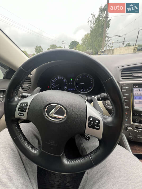 Седан Lexus IS 2012 в Дубно