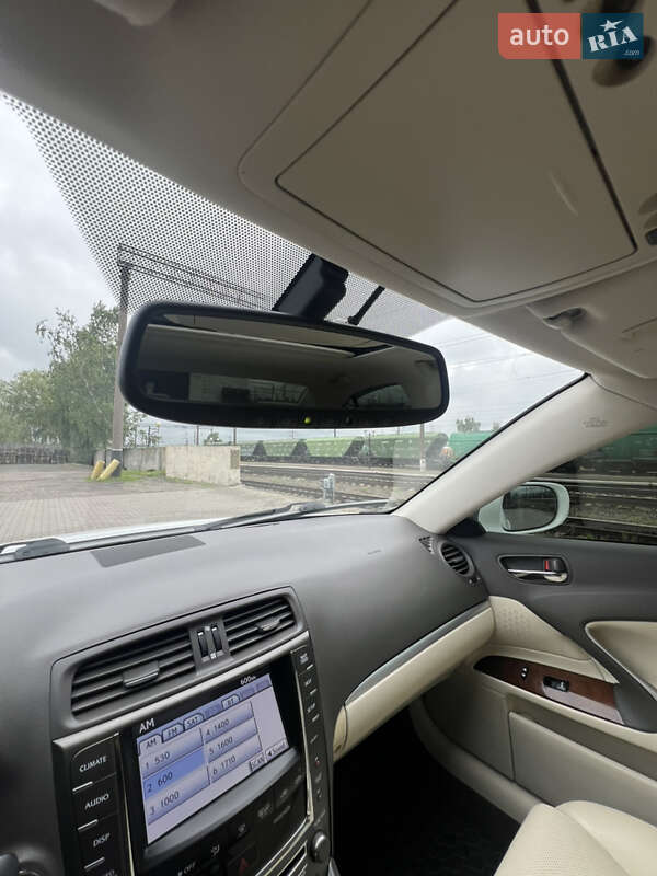 Седан Lexus IS 2012 в Дубно