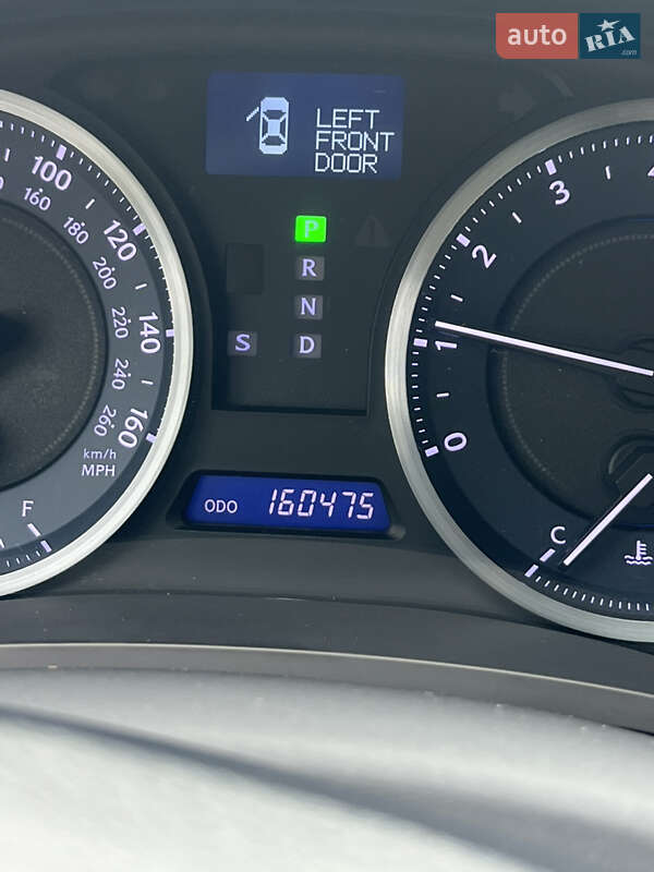 Седан Lexus IS 2012 в Дубно