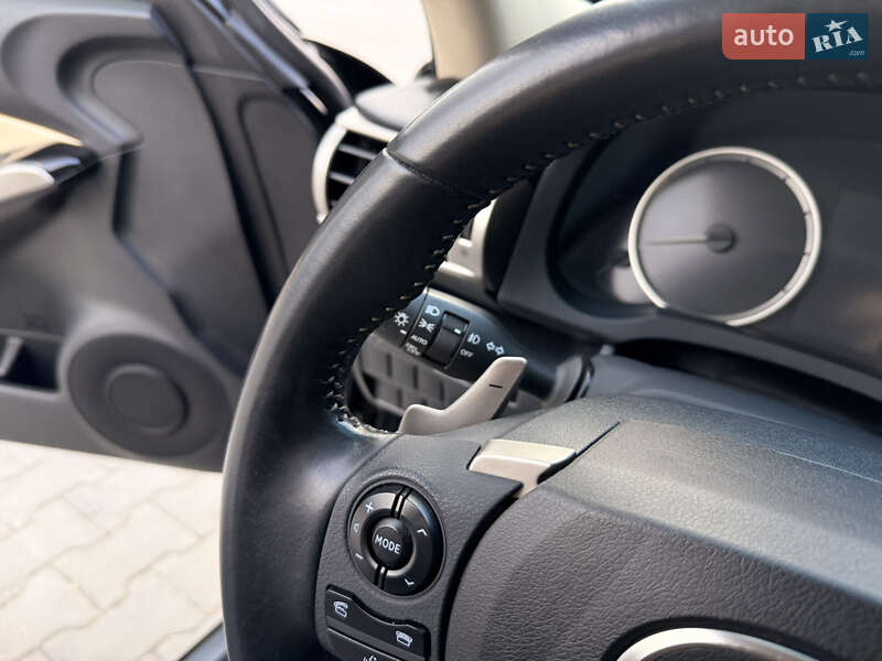 Седан Lexus IS 2014 в Тернополе