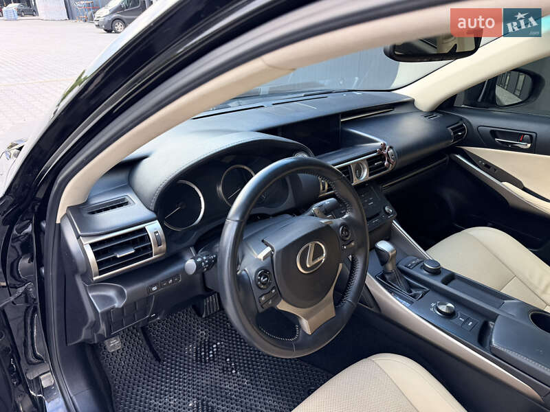 Седан Lexus IS 2014 в Тернополе