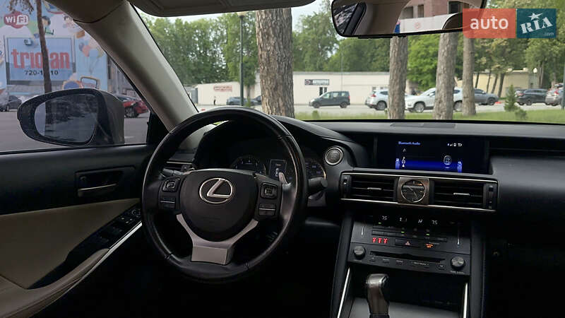 Седан Lexus IS 2017 в Харкові
