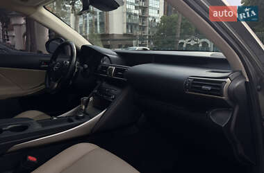 Седан Lexus IS 2017 в 