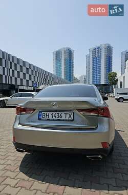 Седан Lexus IS 2017 в 