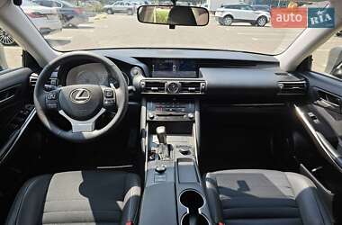 Седан Lexus IS 2017 в 