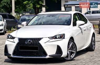 Седан Lexus IS 2017 в 