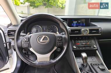 Седан Lexus IS 2017 в 
