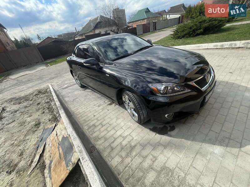 Кабриолет Lexus IS 2012 в 