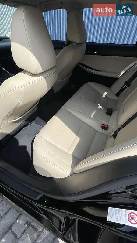 Седан Lexus IS 2014 в Хмельницком
