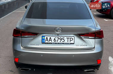 Седан Lexus IS 2017 в 