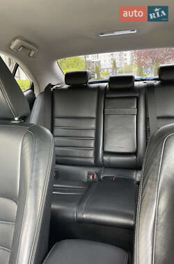Седан Lexus IS 2013 в 