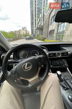 Седан Lexus IS 2013 в 