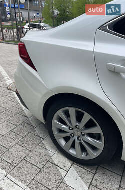 Седан Lexus IS 2013 в 