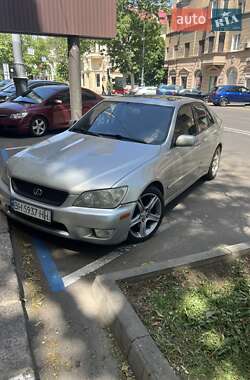 Седан Lexus IS 2002 в Фонтанке