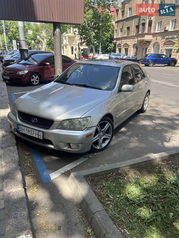 Седан Lexus IS 2002 в 