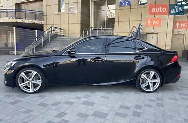 Седан Lexus IS 2017 в 