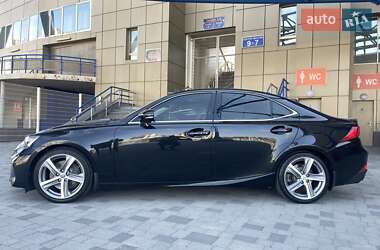 Седан Lexus IS 2017 в 