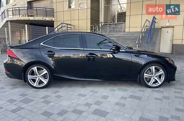 Седан Lexus IS 2017 в 