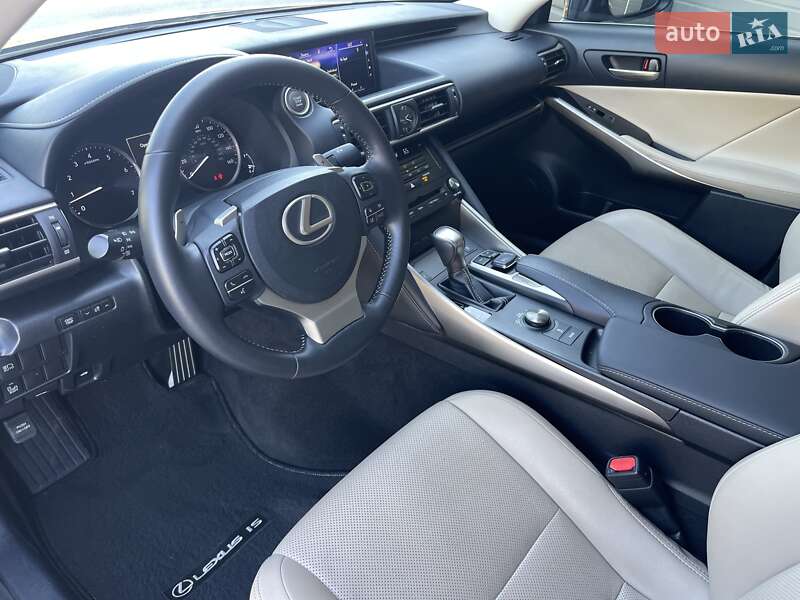 Седан Lexus IS 2017 в Києві