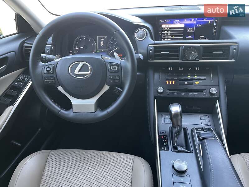 Седан Lexus IS 2017 в Києві