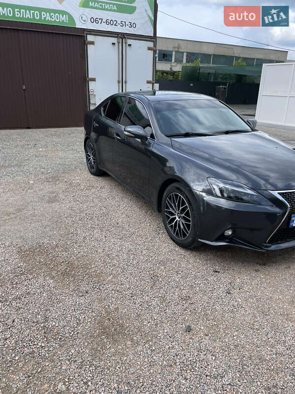 Lexus IS 2010