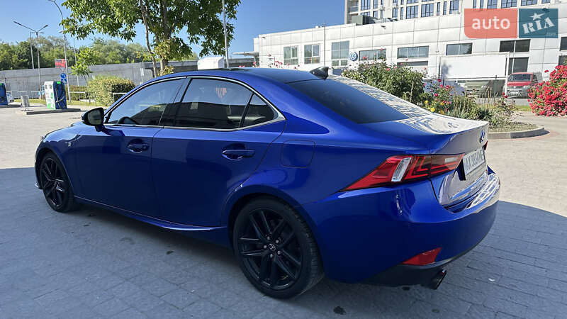 Седан Lexus IS 2016 в Ивано-Франковске