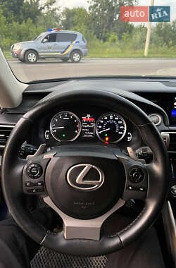 Седан Lexus IS 2015 в 