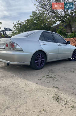 Седан Lexus IS 1999 в 
