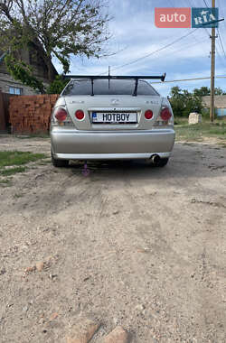 Седан Lexus IS 1999 в 