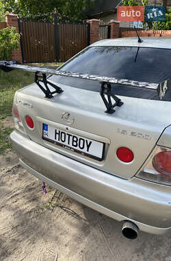 Седан Lexus IS 1999 в 