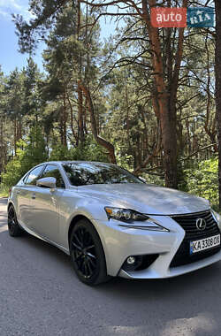 Седан Lexus IS 2015 в 