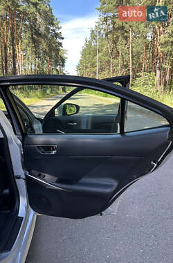 Седан Lexus IS 2015 в 