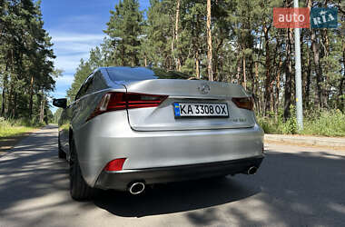 Седан Lexus IS 2015 в 