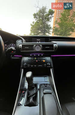 Седан Lexus IS 2013 в 