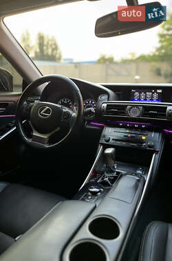 Седан Lexus IS 2013 в 