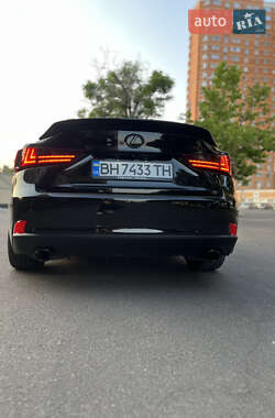Седан Lexus IS 2013 в 