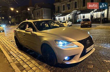 Седан Lexus IS 2015 в 