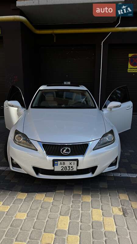 Седан Lexus IS 2012 в Виннице