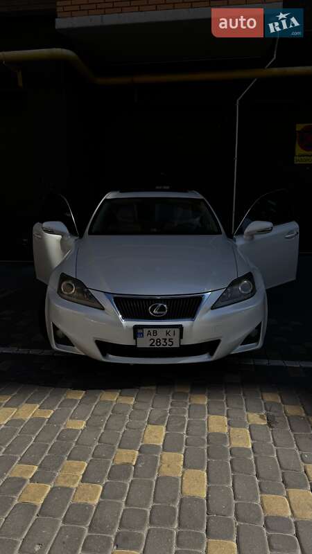 Седан Lexus IS 2012 в Виннице
