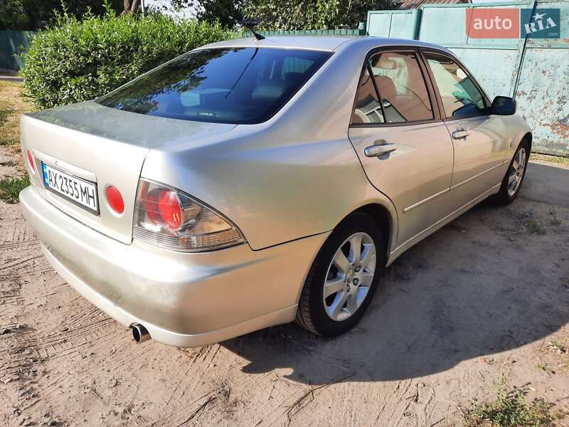 Седан Lexus IS 1999 в Краснограде