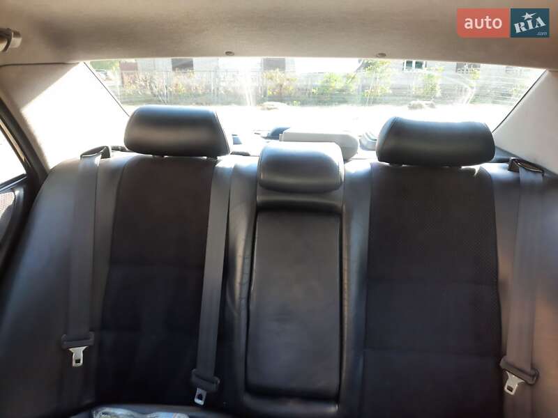 Седан Lexus IS 1999 в Краснограде