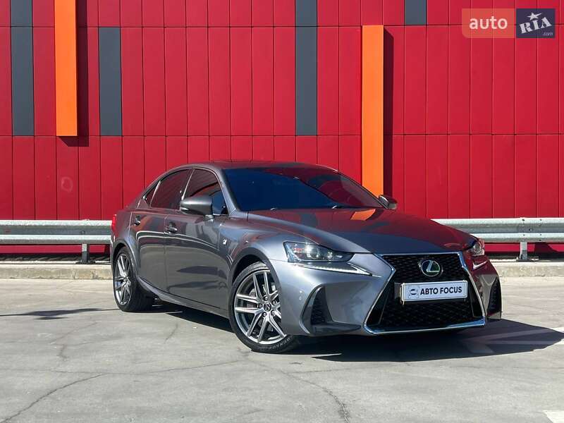Lexus IS 2018