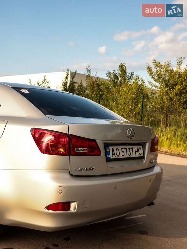 Седан Lexus IS 2005 в Коростене